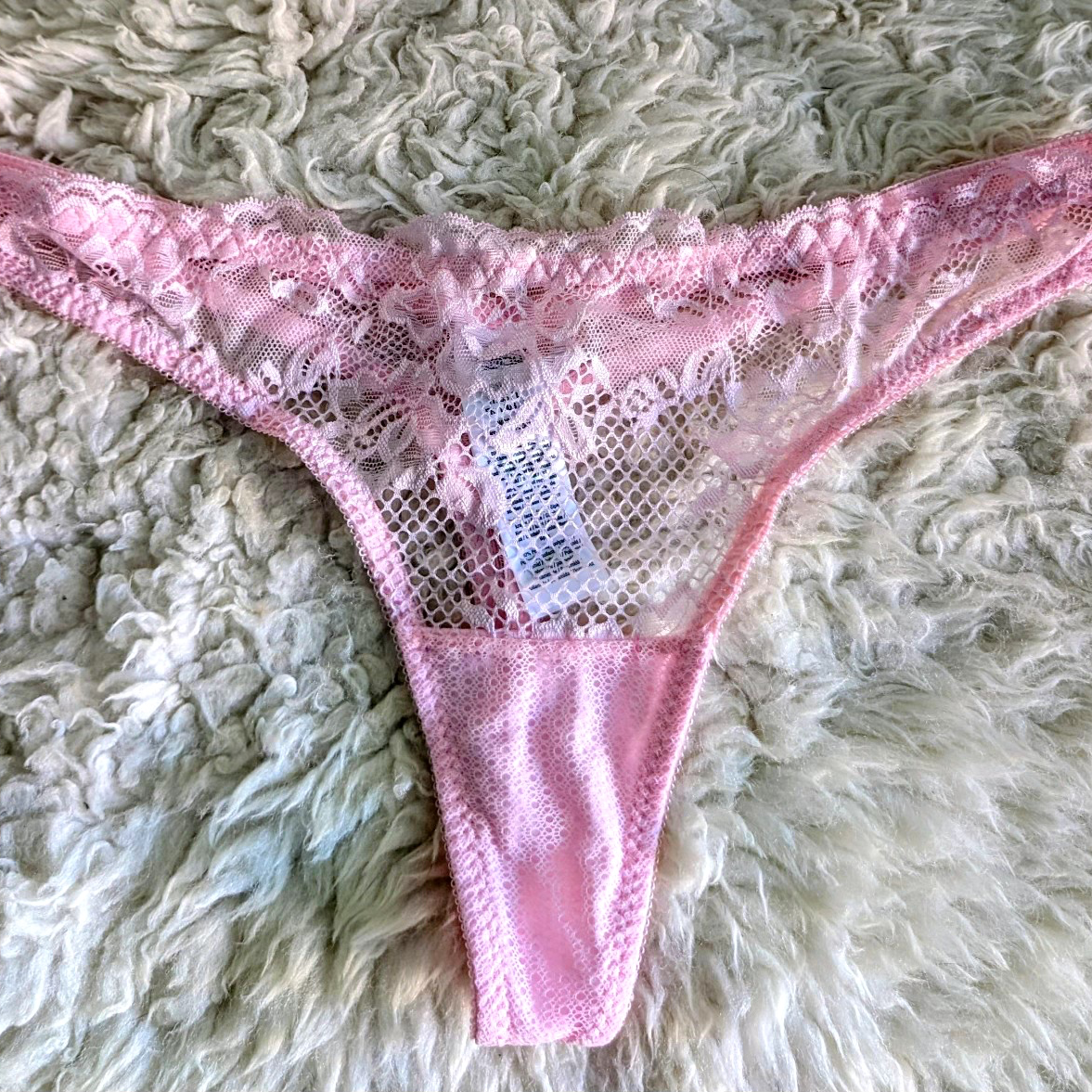 String rose en dentelle – porté 1 journée 💕