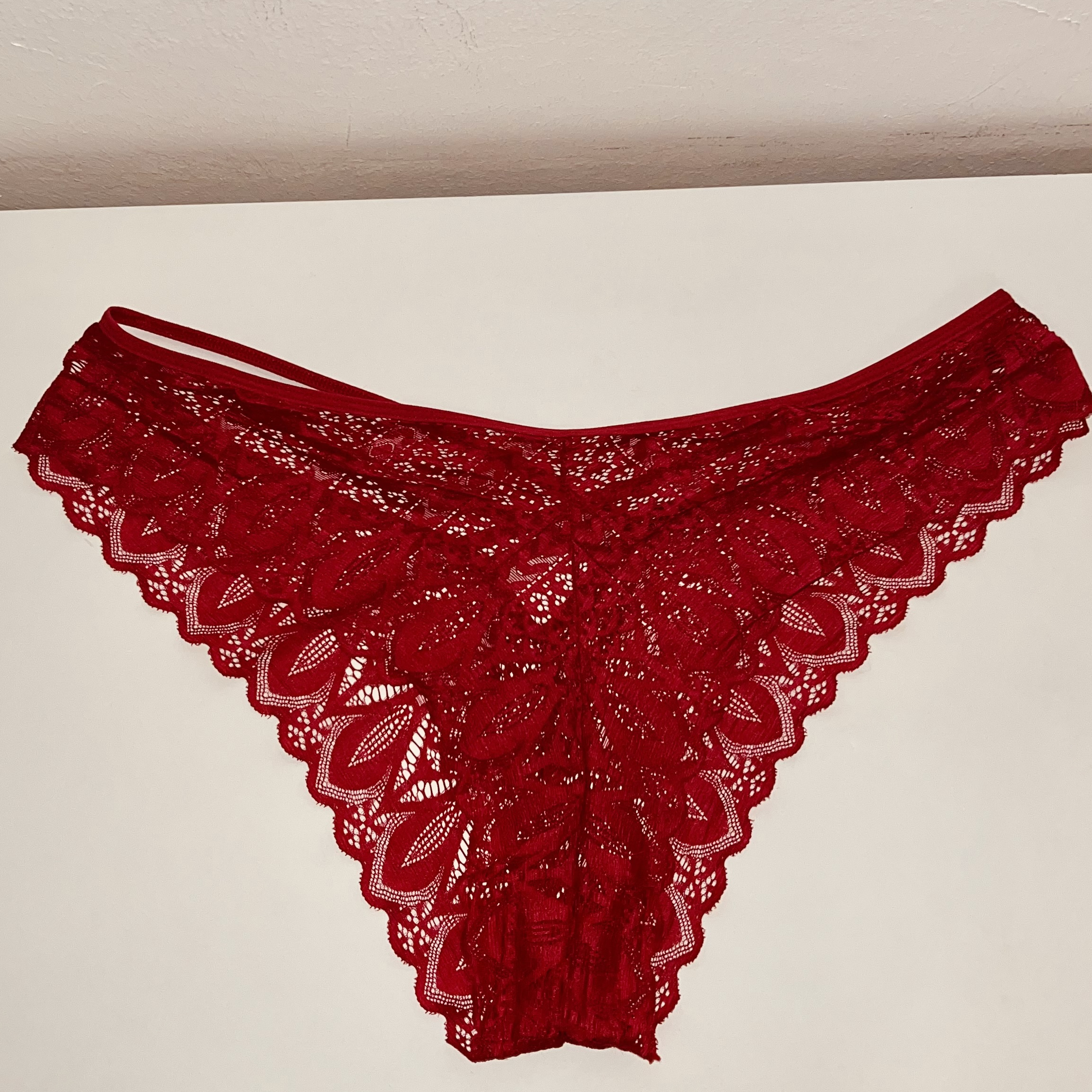 roter Spitzenslip