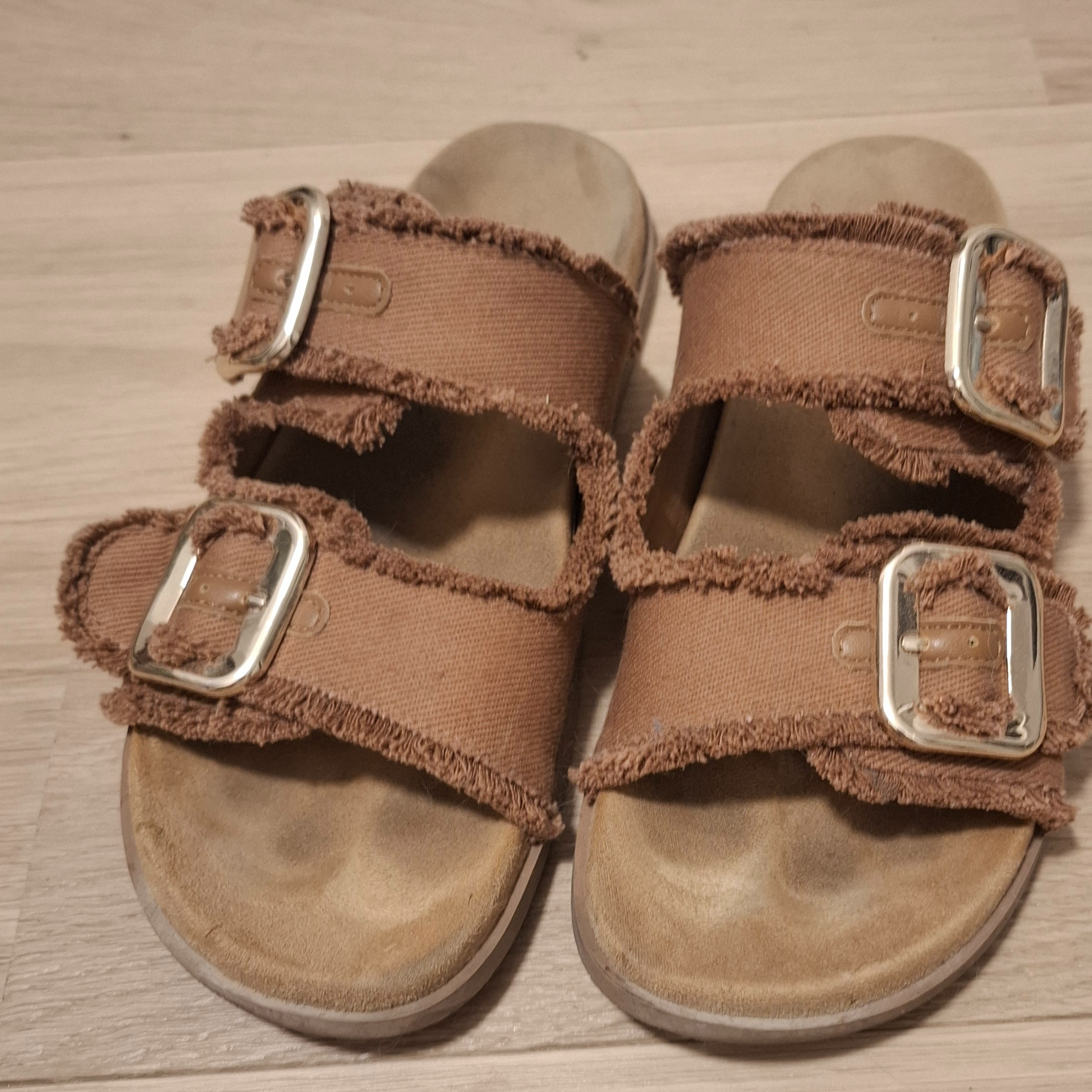 Getragene braune Fransen-Sandalen – Curvy Velvet 💜