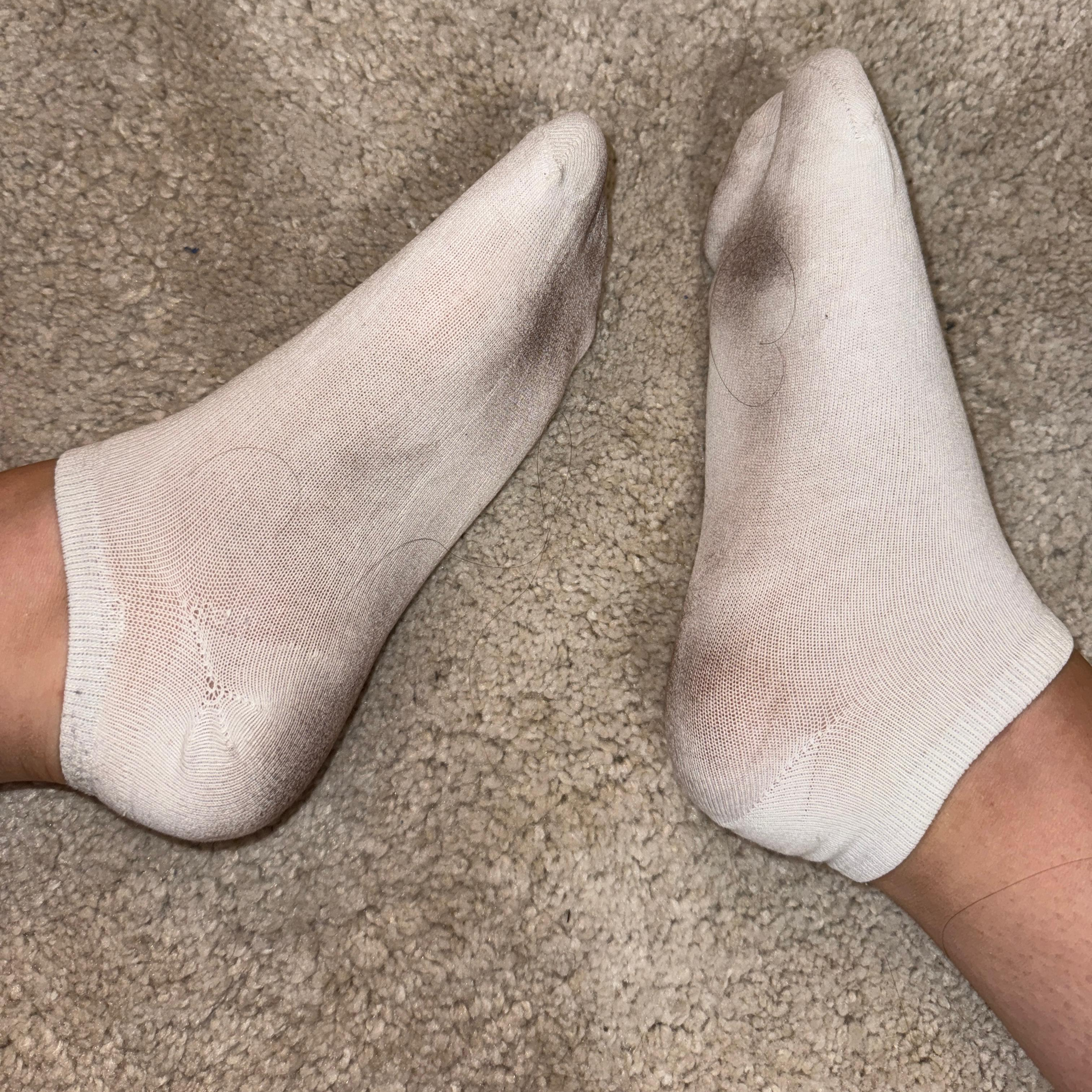 Kleine dreckige Socken warten auf Dich! 💦 Hast du Luft daran zu riechen? Telegram: QueenLillyxoxo2
