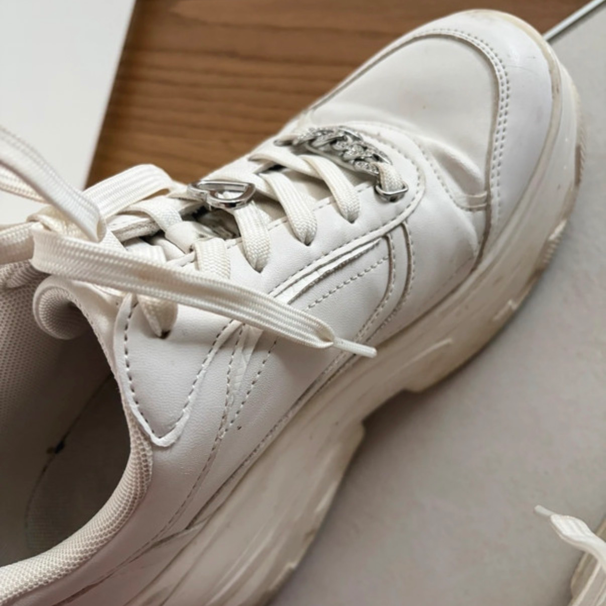 Getragene Sneaker